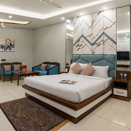Hotel Leela Grande Karnal Ngoại thất bức ảnh