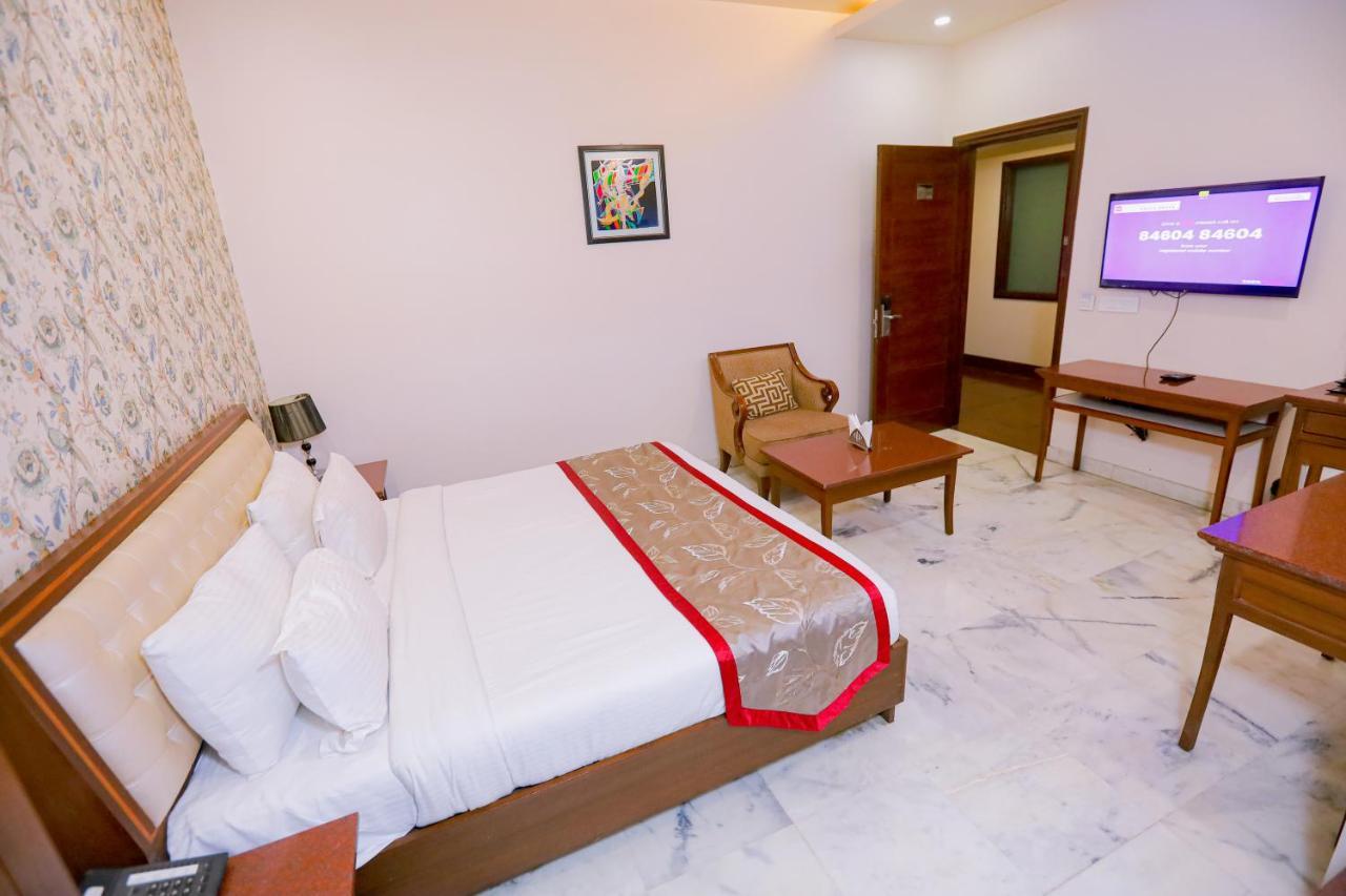 Hotel Leela Grande Karnal Ngoại thất bức ảnh