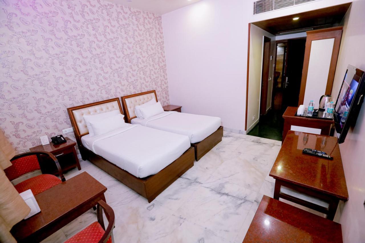 Hotel Leela Grande Karnal Ngoại thất bức ảnh