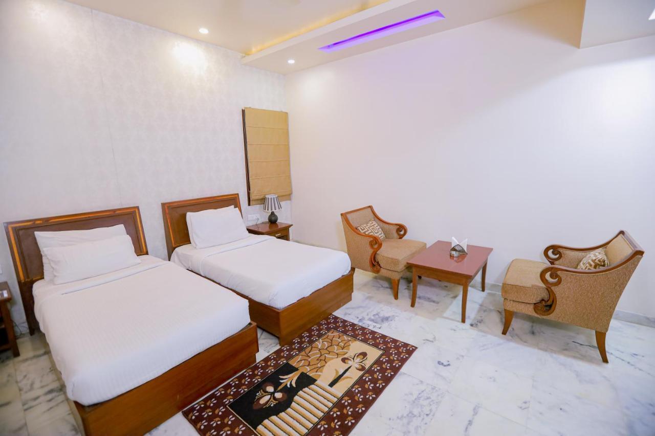 Hotel Leela Grande Karnal Ngoại thất bức ảnh