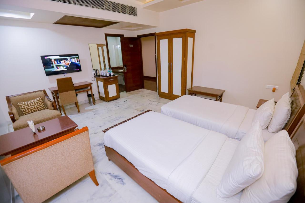 Hotel Leela Grande Karnal Ngoại thất bức ảnh