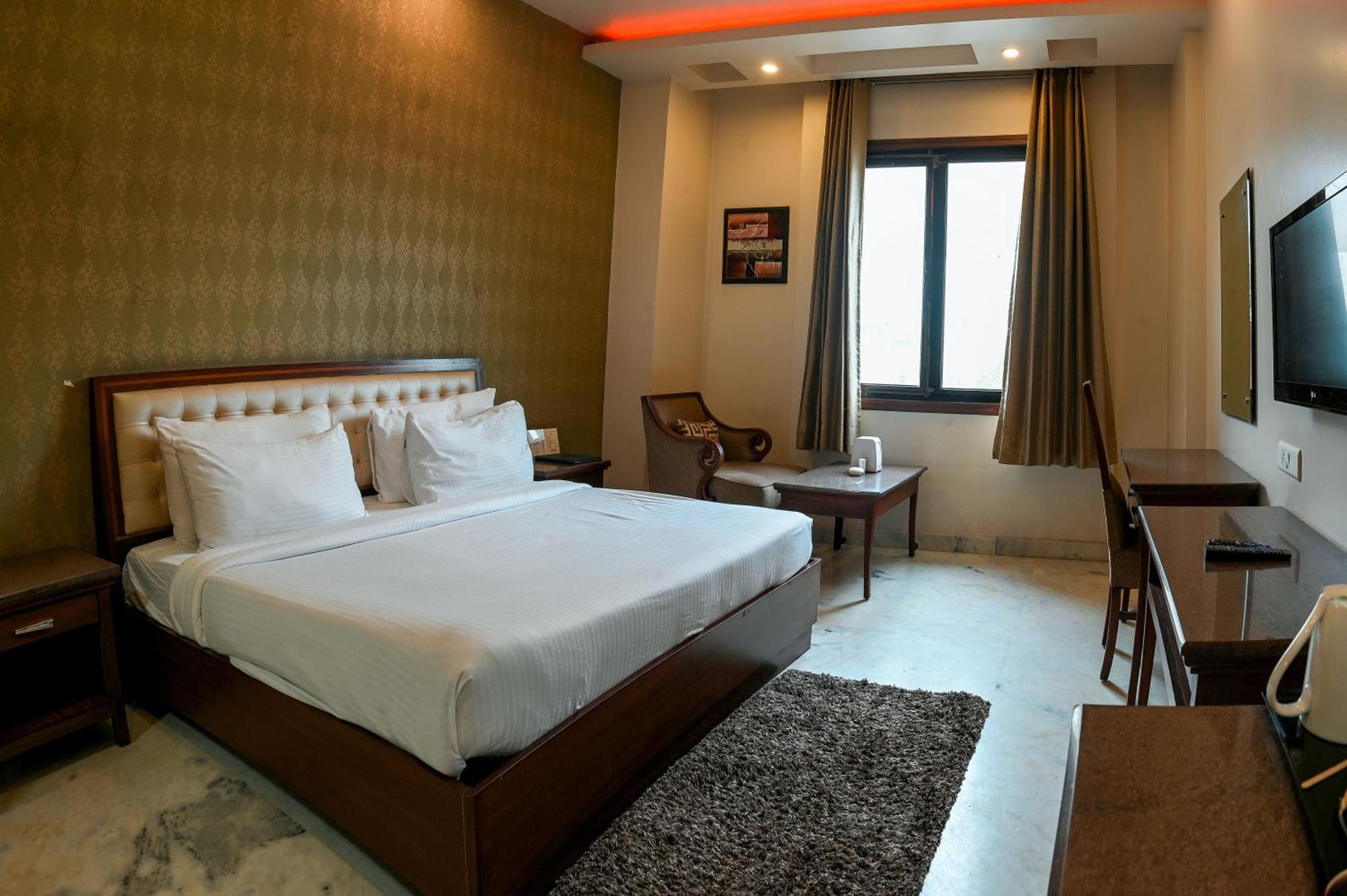 Hotel Leela Grande Karnal Ngoại thất bức ảnh