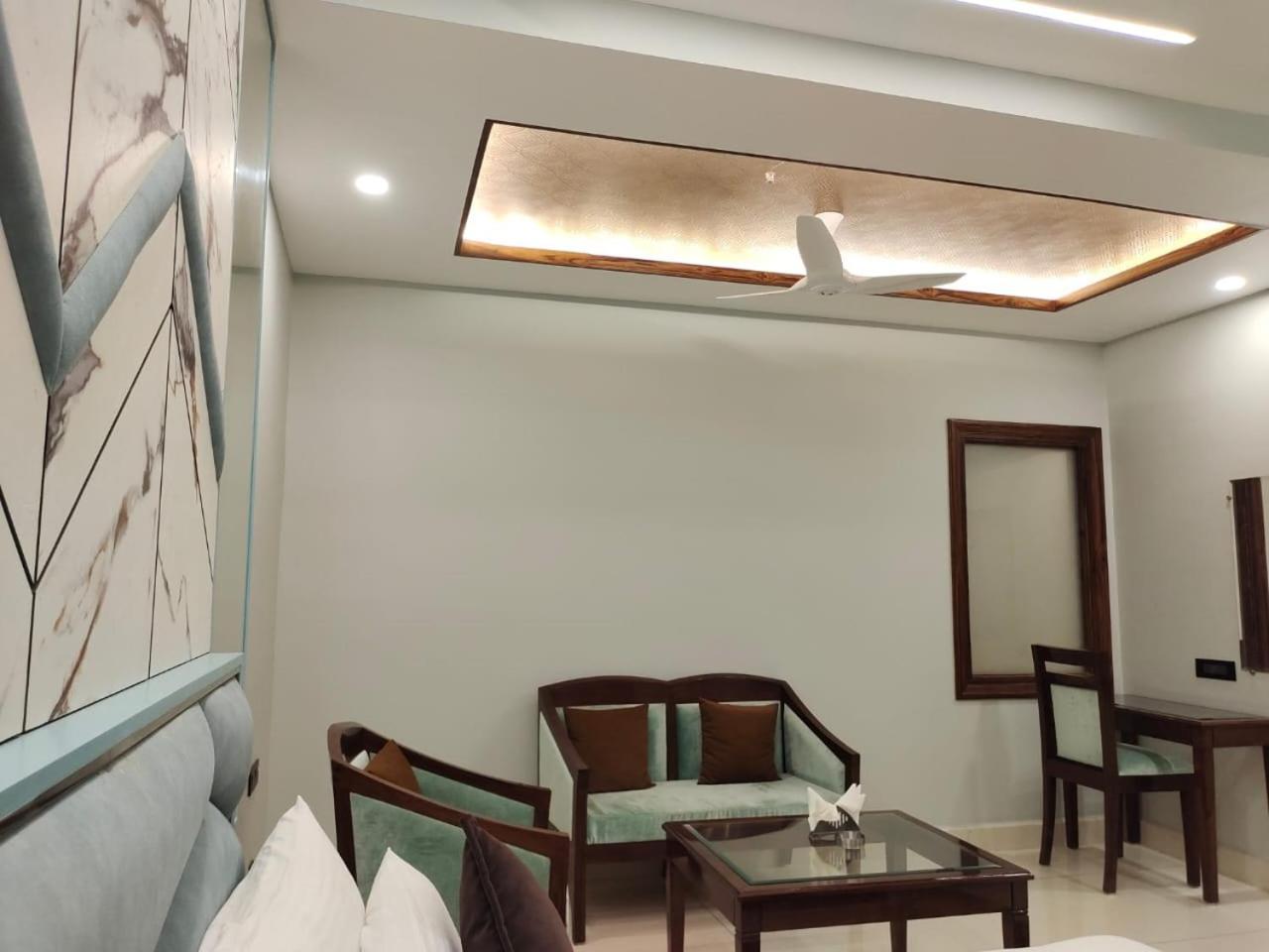 Hotel Leela Grande Karnal Ngoại thất bức ảnh