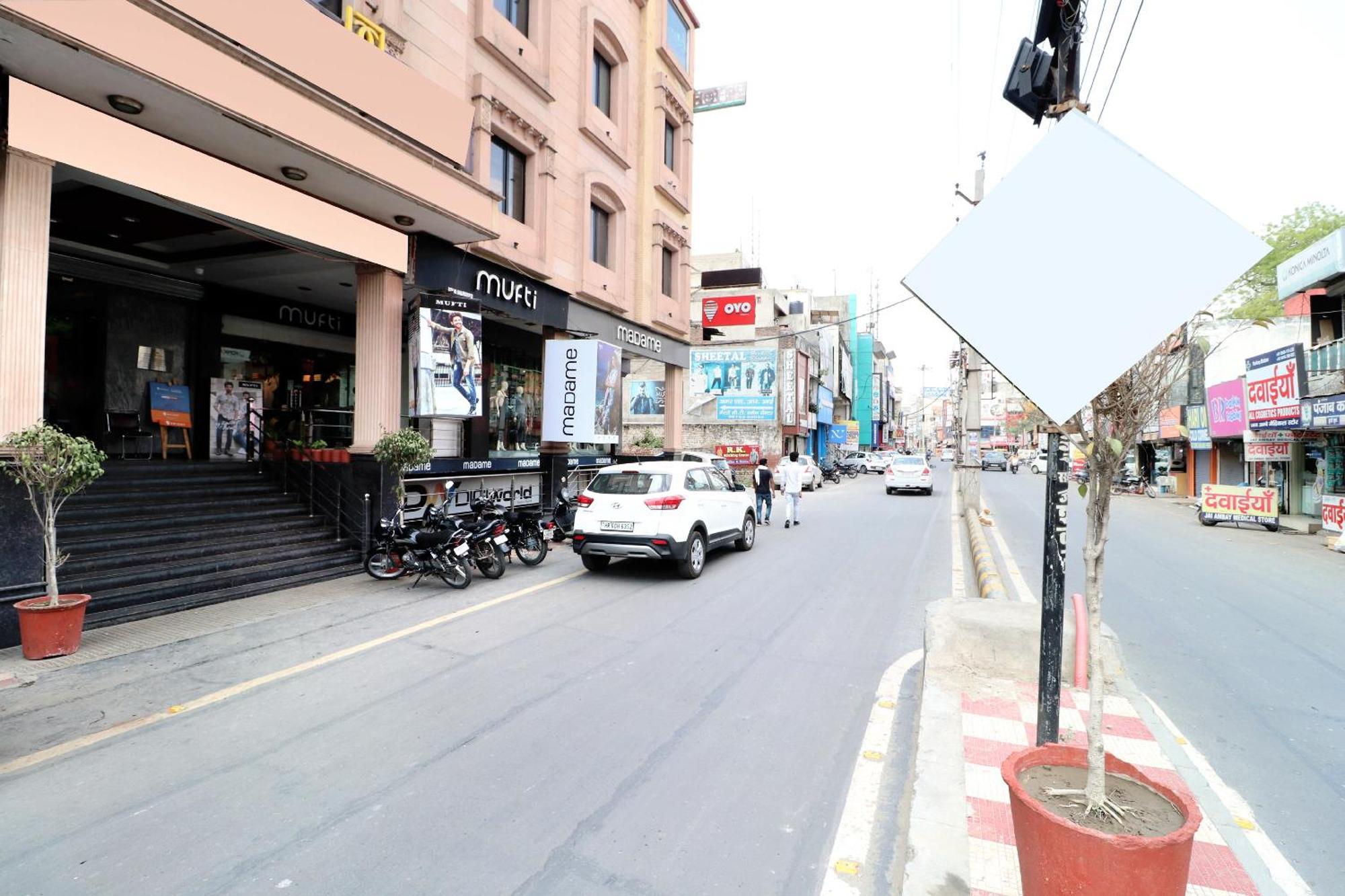 Hotel Leela Grande Karnal Ngoại thất bức ảnh