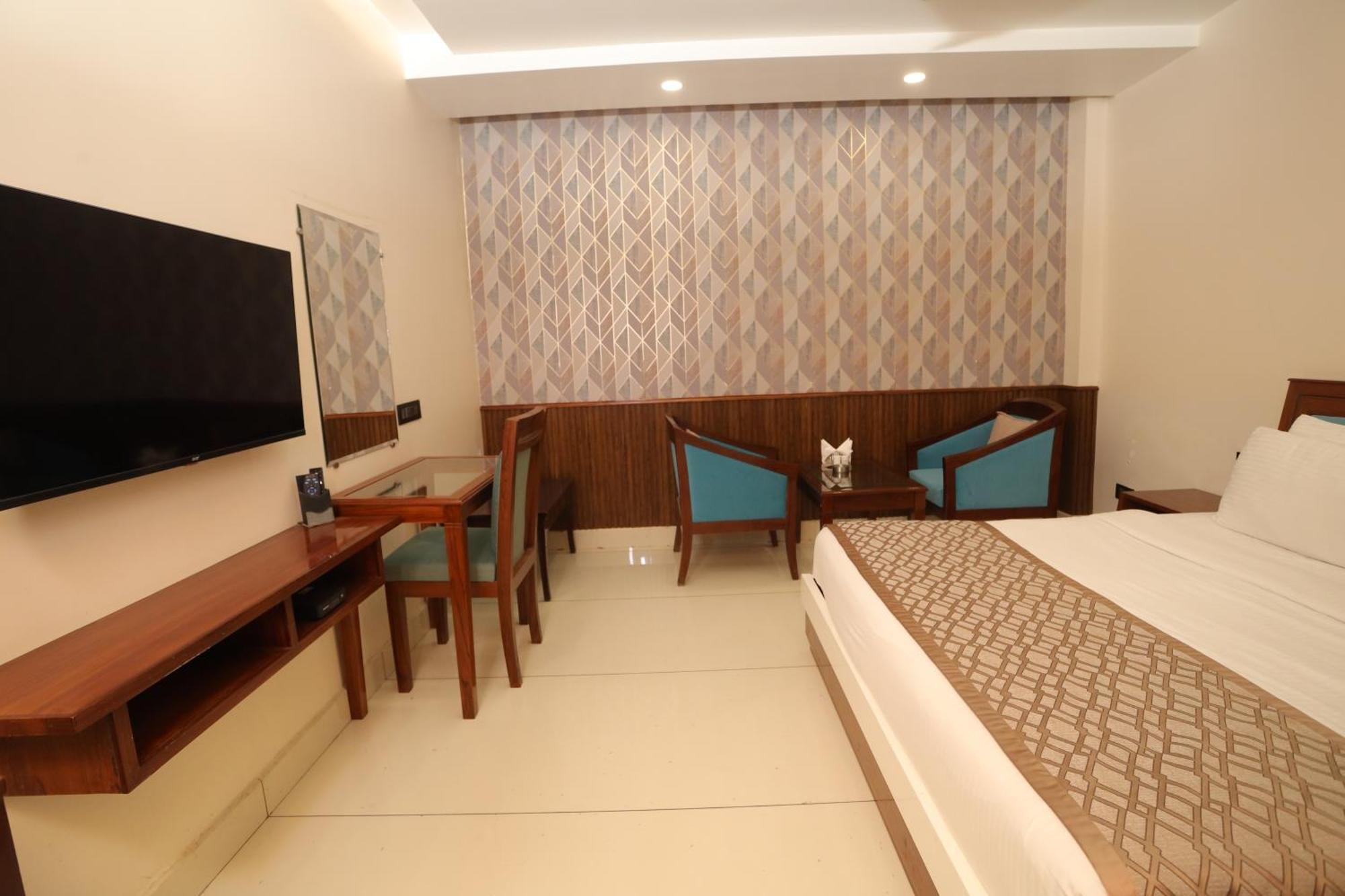 Hotel Leela Grande Karnal Ngoại thất bức ảnh
